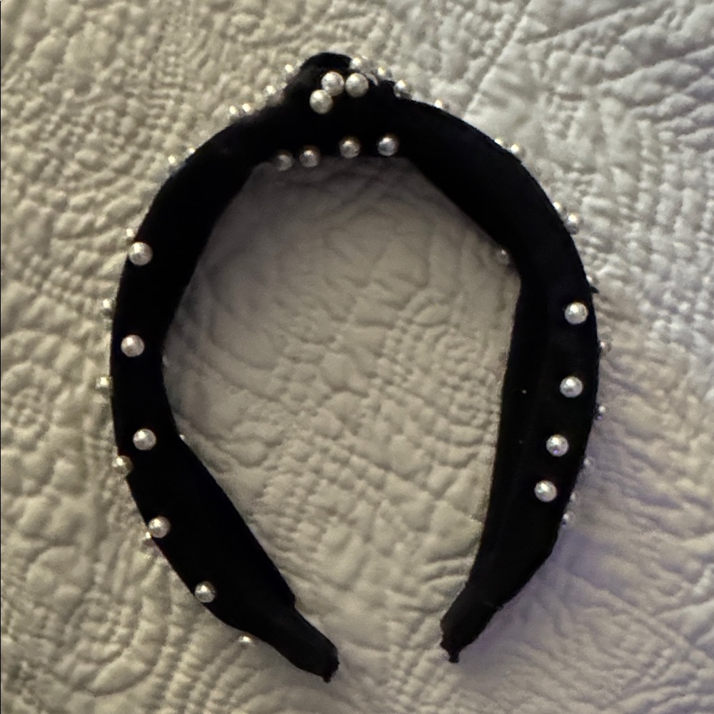 Elegant Black Pearl-Embellished Headband